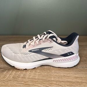 Women’s Brooks Launch 8 Running Shoes – Light Pink / Cream – Size 9.5